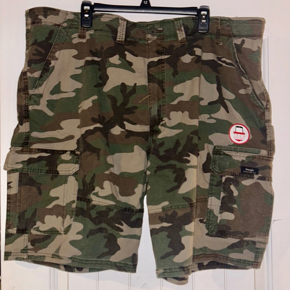 Camouflage Cargo Men Shorts by Wrangler NEW